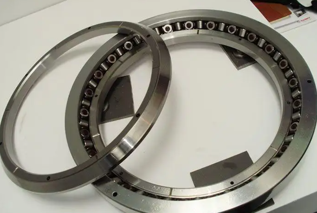 Crossed roller bearing