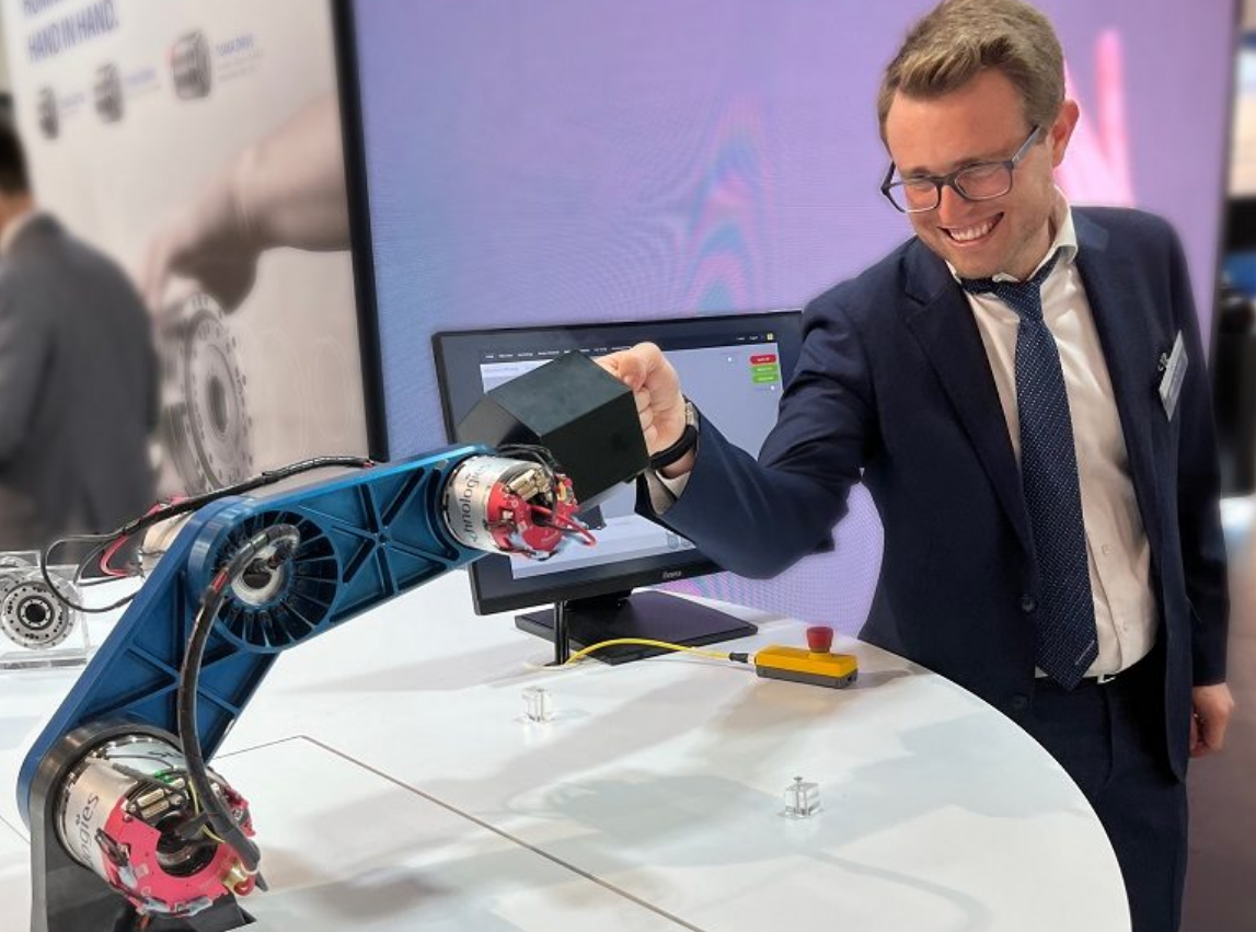 Sumitomo Highlights Visitor-Robot Interaction at Automatica 2023