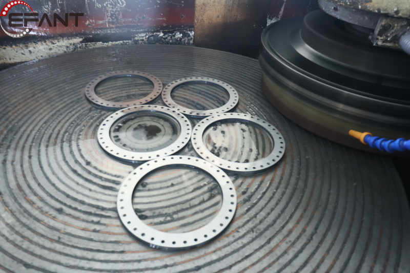 50 sets of YRT150 rotary table bearings are currently in flat initial grinding