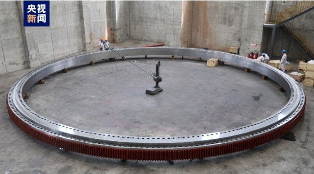 The largest 18-meter-diameter slewing bearing designed in China is successfully produced