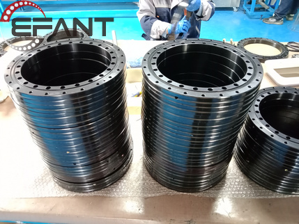 30 sets of blackened XSU080258 crossed roller bearings are about to be shipped to the United States!