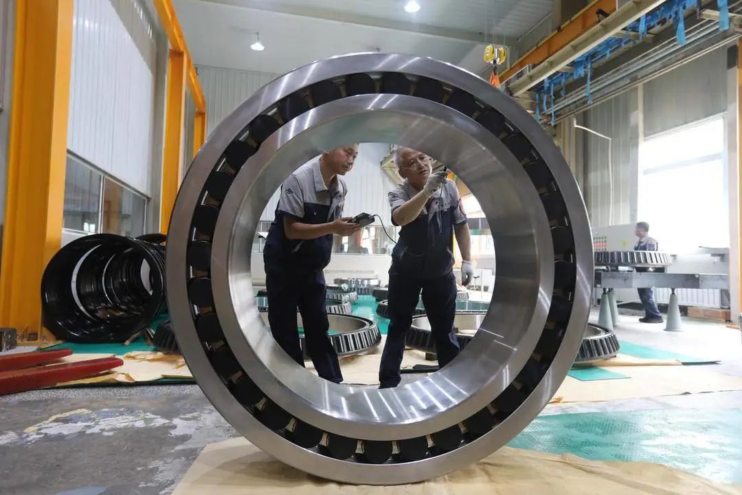 2022 ZWZ August new product: China largest spherical roller spindle bearings for wind power from ZWZ was developed and and successfully delivered to users