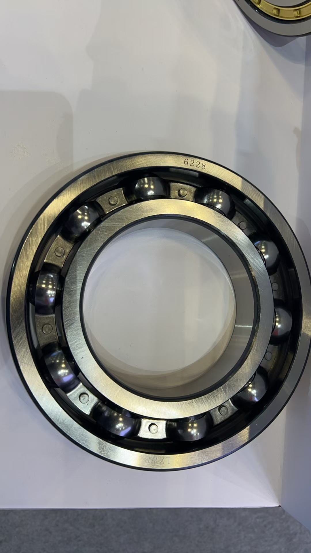 6228 Deep groove ball bearing