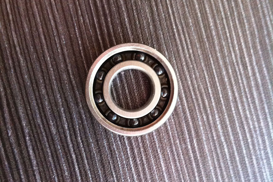 Hybrid ceramic bearing