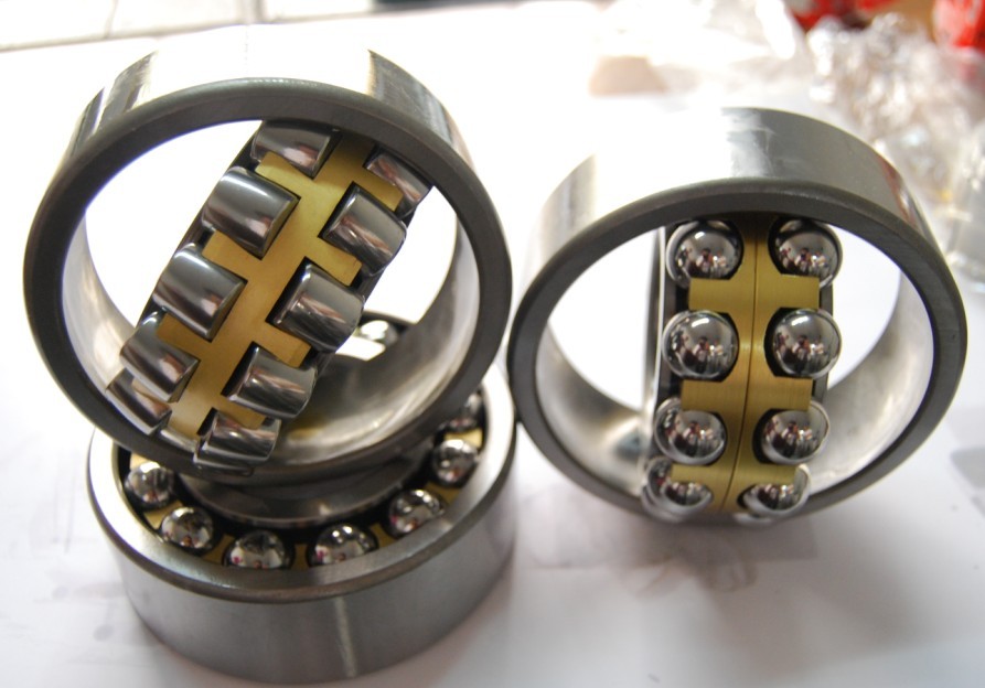 Self-aligning ball bearing